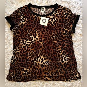 Animal print, loose fitted blouse with buttons on the back | Size: Medium